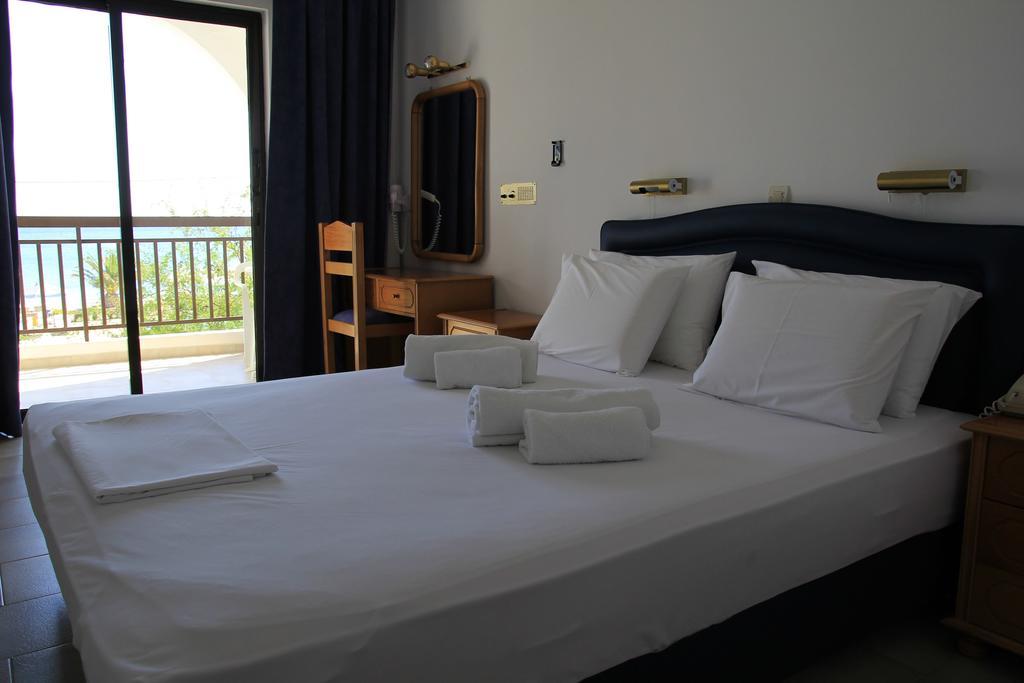 Mediterranean Hotel Karpathos Exteriör bild